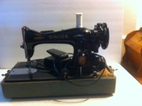 VINAGE LOT 5 SINGER SEWING MACHINE 1 HOLE SERIES #15 BOBBINS, NICE CLEAN  SHAPE